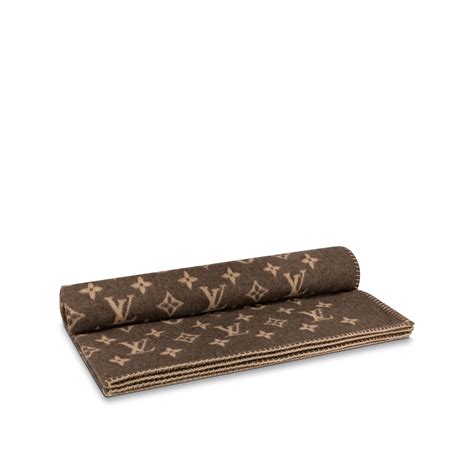 neo monogram blanket s00